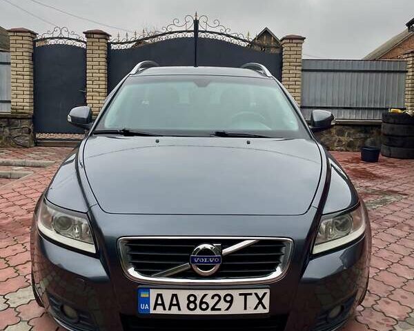 Серый Вольво В50, объемом двигателя 1.6 л и пробегом 219 тыс. км за 6650 $, фото 2 на Automoto.ua