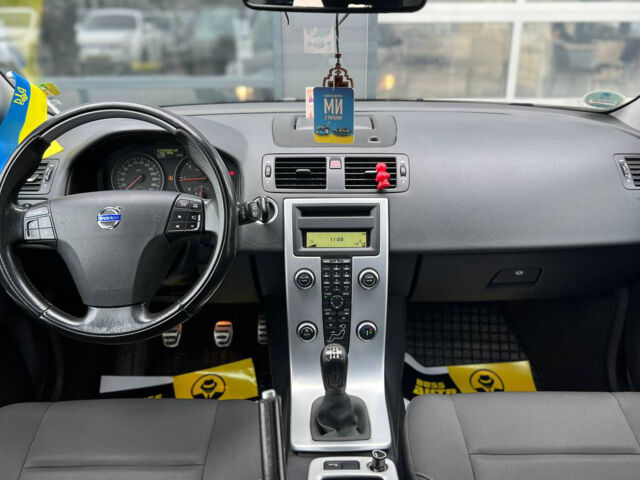 Серый Вольво В50, объемом двигателя 1.6 л и пробегом 228 тыс. км за 7300 $, фото 17 на Automoto.ua