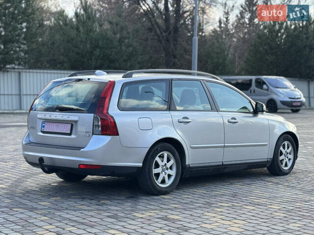 Серый Вольво В50, объемом двигателя 1.6 л и пробегом 259 тыс. км за 6850 $, фото 5 на Automoto.ua