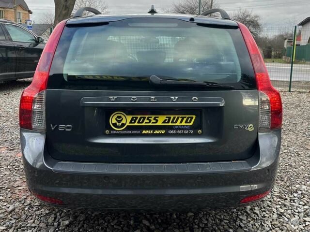 Серый Вольво В50, объемом двигателя 1.6 л и пробегом 222 тыс. км за 7600 $, фото 5 на Automoto.ua