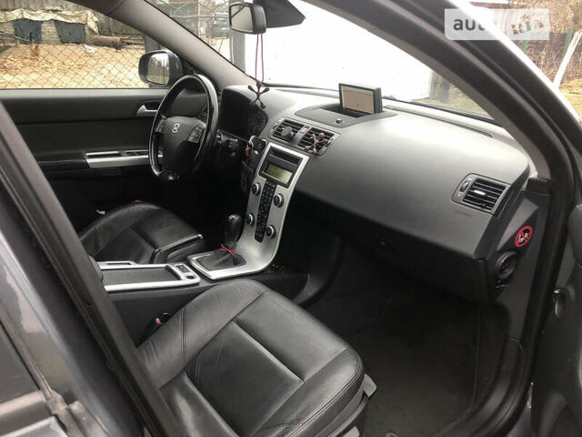 Серый Вольво В50, объемом двигателя 1.6 л и пробегом 250 тыс. км за 7500 $, фото 3 на Automoto.ua