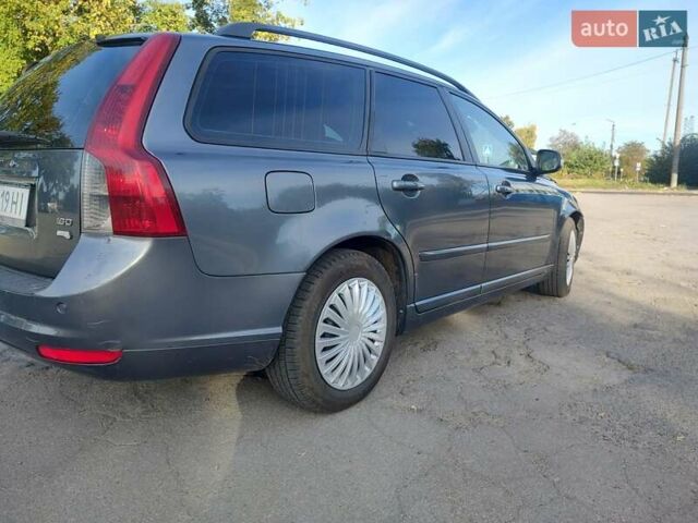 Серый Вольво В50, объемом двигателя 1.56 л и пробегом 270 тыс. км за 7356 $, фото 3 на Automoto.ua