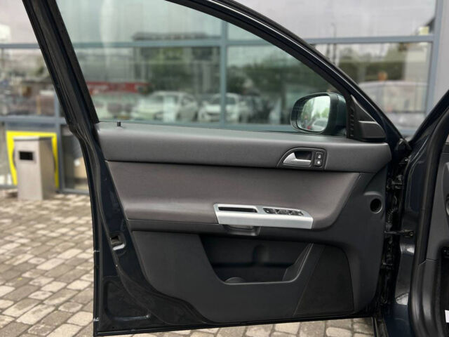 Серый Вольво В50, объемом двигателя 1.6 л и пробегом 228 тыс. км за 7300 $, фото 6 на Automoto.ua