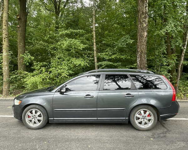 Серый Вольво В50, объемом двигателя 1.56 л и пробегом 250 тыс. км за 7999 $, фото 10 на Automoto.ua