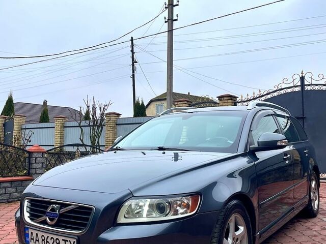 Серый Вольво В50, объемом двигателя 1.6 л и пробегом 219 тыс. км за 6650 $, фото 2 на Automoto.ua