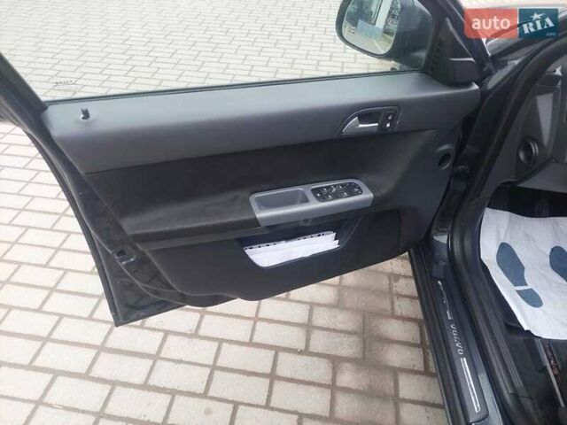 Серый Вольво В50, объемом двигателя 1.6 л и пробегом 251 тыс. км за 6000 $, фото 8 на Automoto.ua