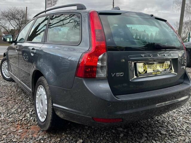 Серый Вольво В50, объемом двигателя 1.6 л и пробегом 222 тыс. км за 7600 $, фото 4 на Automoto.ua