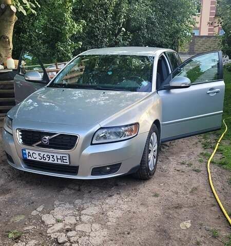 Серый Вольво В50, объемом двигателя 1.56 л и пробегом 140 тыс. км за 7550 $, фото 4 на Automoto.ua