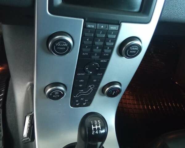 Вольво В50 2010 в Самборе на Automoto.ua Серый Вольво В50, объемом двигателя 1.6 л и пробегом 251 тыс. км за 7200 $, фото 14 на Automoto.ua