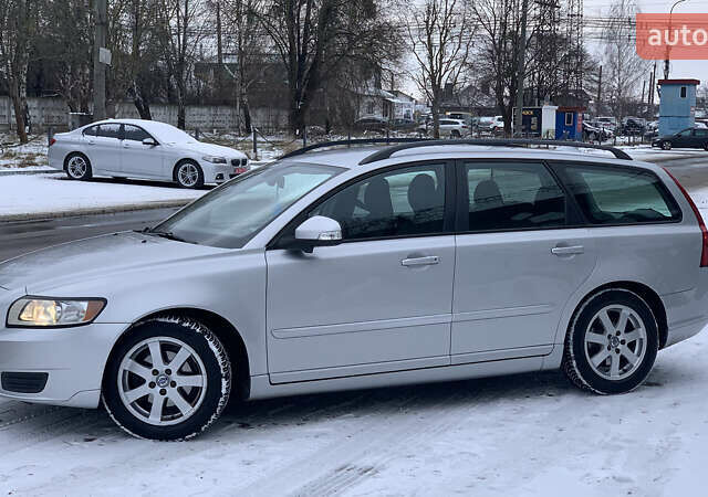 Серый Вольво В50, объемом двигателя 1.6 л и пробегом 268 тыс. км за 7100 $, фото 3 на Automoto.ua