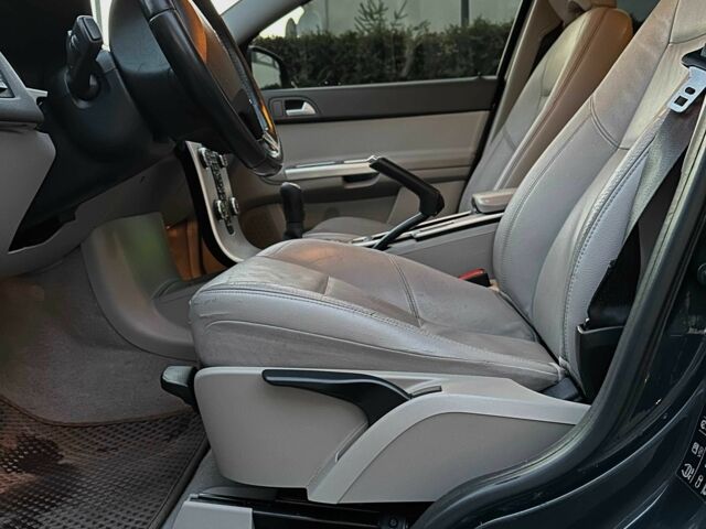 Вольво В50 2010 в Жовкве на Automoto.ua Серый Вольво В50, объемом двигателя 1.6 л и пробегом 242 тыс. км за 7500 $, фото 10 на Automoto.ua