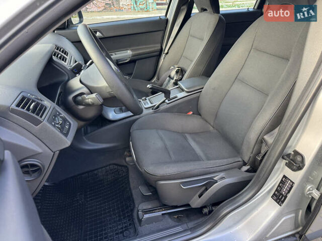 Серый Вольво В50, объемом двигателя 1.6 л и пробегом 259 тыс. км за 6850 $, фото 19 на Automoto.ua