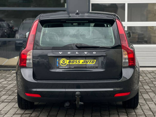 Серый Вольво В50, объемом двигателя 1.6 л и пробегом 228 тыс. км за 7300 $, фото 4 на Automoto.ua