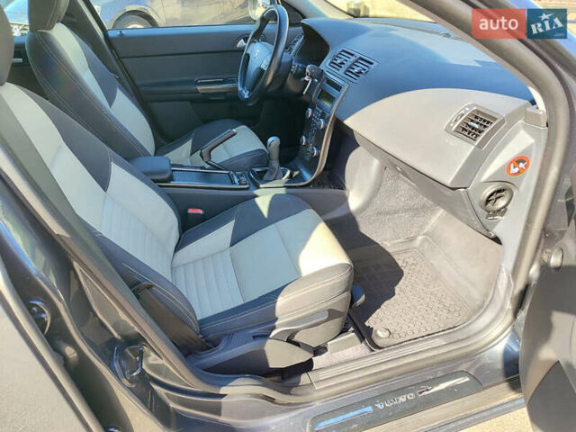 Серый Вольво В50, объемом двигателя 1.6 л и пробегом 193 тыс. км за 7999 $, фото 33 на Automoto.ua