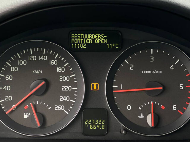 Серый Вольво В50, объемом двигателя 1.6 л и пробегом 228 тыс. км за 7300 $, фото 13 на Automoto.ua