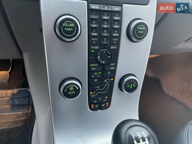 Серый Вольво В50, объемом двигателя 1.6 л и пробегом 222 тыс. км за 7950 $, фото 19 на Automoto.ua