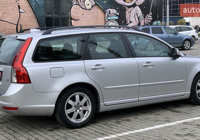 Вольво В50 2010 в Луцке на Automoto.ua Серый Вольво В50, объемом двигателя 1.6 л и пробегом 263 тыс. км за 7400 $, фото 11 на Automoto.ua