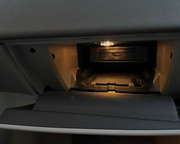 Вольво В50 2010 в Жовкве на Automoto.ua Серый Вольво В50, объемом двигателя 1.6 л и пробегом 242 тыс. км за 7500 $, фото 12 на Automoto.ua