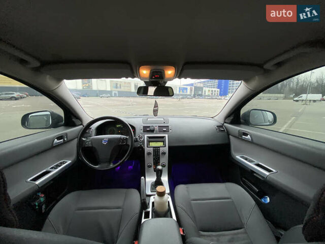 Вольво В50 2010 в Киеве на Automoto.ua Серый Вольво В50, объемом двигателя 1.56 л и пробегом 277 тыс. км за 9350 $, фото 14 на Automoto.ua