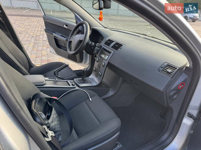 Серый Вольво В50, объемом двигателя 1.6 л и пробегом 259 тыс. км за 6850 $, фото 15 на Automoto.ua
