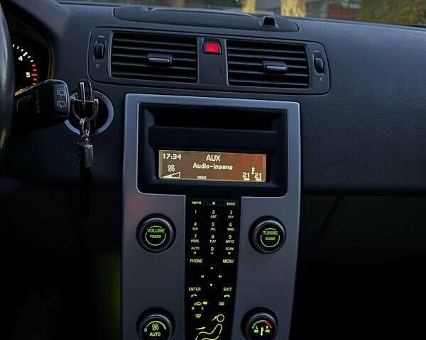 Вольво В50 2010 в Жовкве на Automoto.ua Серый Вольво В50, объемом двигателя 1.6 л и пробегом 242 тыс. км за 7500 $, фото 15 на Automoto.ua