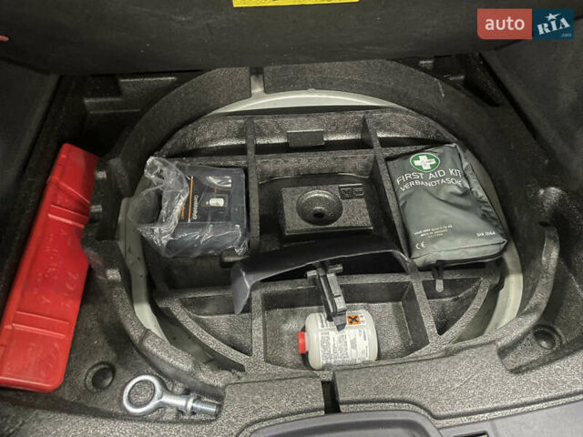 Вольво В50 2010 в Стрые на Automoto.ua Серый Вольво В50, объемом двигателя 1.6 л и пробегом 260 тыс. км за 6650 $, фото 29 на Automoto.ua