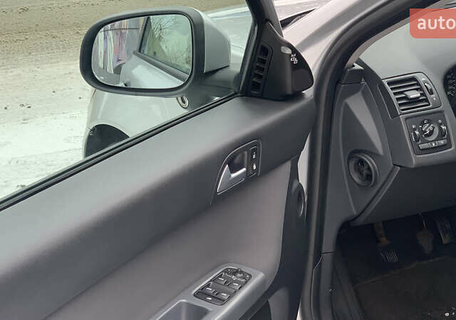 Серый Вольво В50, объемом двигателя 1.6 л и пробегом 268 тыс. км за 7100 $, фото 27 на Automoto.ua