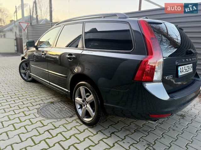 Сірий Вольво V50, об'ємом двигуна 2.4 л та пробігом 270 тис. км за 8300 $, фото 9 на Automoto.ua