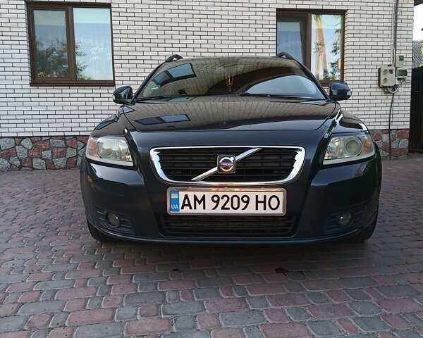 Серый Вольво В50, объемом двигателя 1.6 л и пробегом 265 тыс. км за 7700 $, фото 1 на Automoto.ua