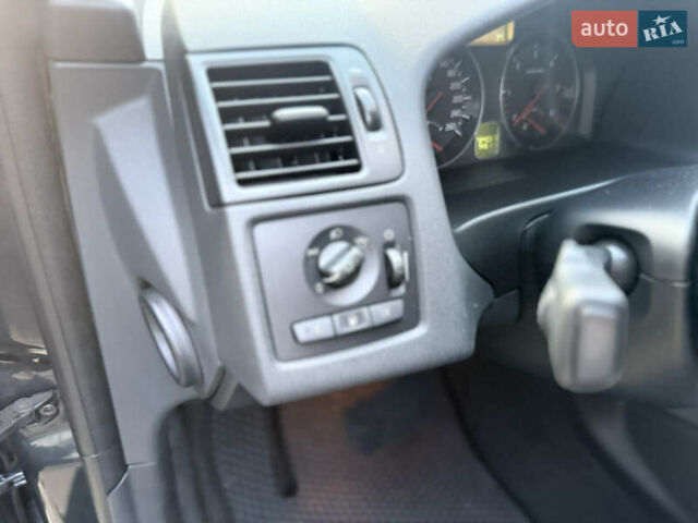 Сірий Вольво V50, об'ємом двигуна 2.4 л та пробігом 270 тис. км за 8300 $, фото 18 на Automoto.ua
