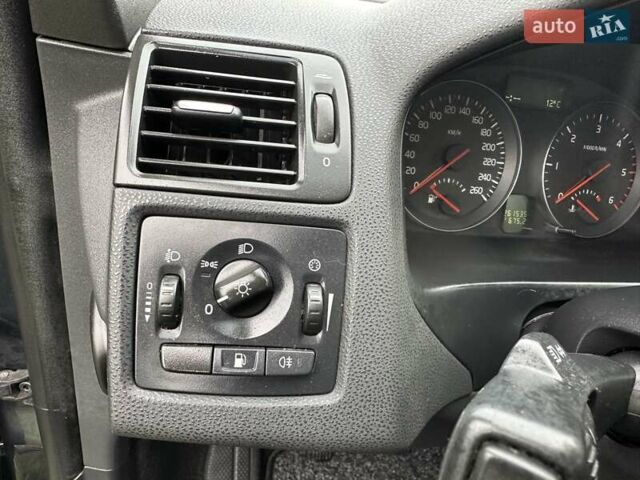 Серый Вольво В50, объемом двигателя 1.6 л и пробегом 261 тыс. км за 7100 $, фото 50 на Automoto.ua