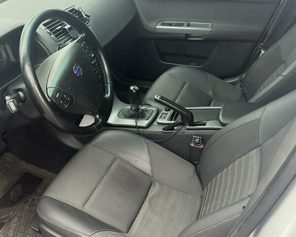 Серый Вольво В50, объемом двигателя 1.6 л и пробегом 303 тыс. км за 7200 $, фото 8 на Automoto.ua