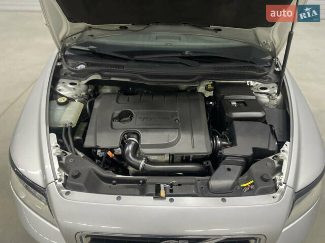 Вольво В50 2010 в Стрые на Automoto.ua Серый Вольво В50, объемом двигателя 1.6 л и пробегом 260 тыс. км за 6650 $, фото 7 на Automoto.ua