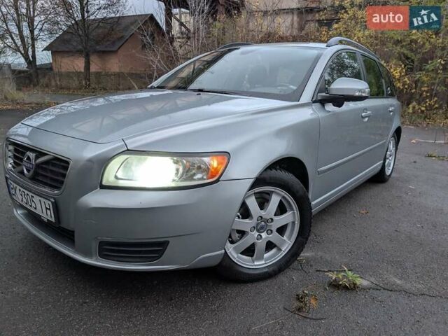 Серый Вольво В50, объемом двигателя 1.6 л и пробегом 273 тыс. км за 7300 $, фото 7 на Automoto.ua
