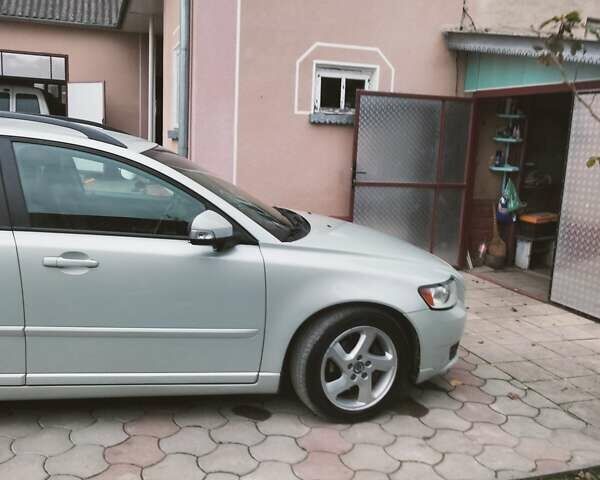 Серый Вольво В50, объемом двигателя 1.56 л и пробегом 279 тыс. км за 7200 $, фото 8 на Automoto.ua