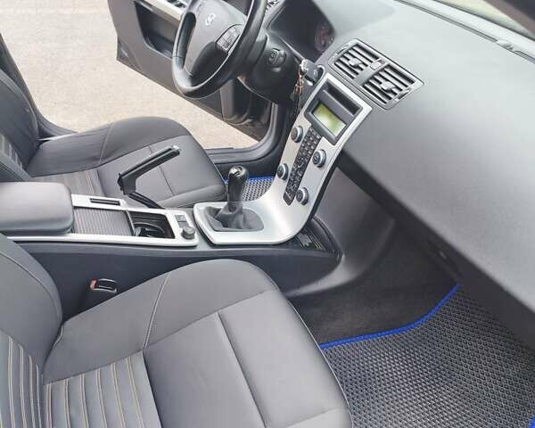 Серый Вольво В50, объемом двигателя 1.6 л и пробегом 247 тыс. км за 7800 $, фото 21 на Automoto.ua