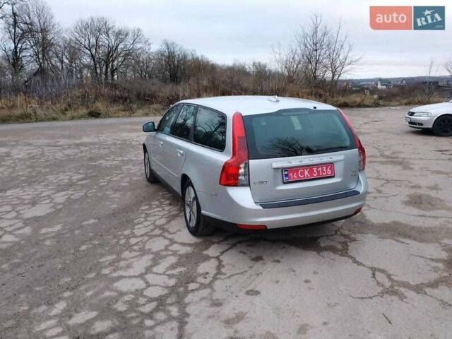 Серый Вольво В50, объемом двигателя 1.6 л и пробегом 220 тыс. км за 7500 $, фото 13 на Automoto.ua