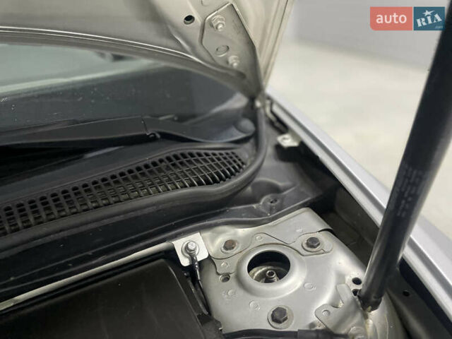 Вольво В50 2010 в Стрые на Automoto.ua Серый Вольво В50, объемом двигателя 1.6 л и пробегом 260 тыс. км за 6650 $, фото 9 на Automoto.ua