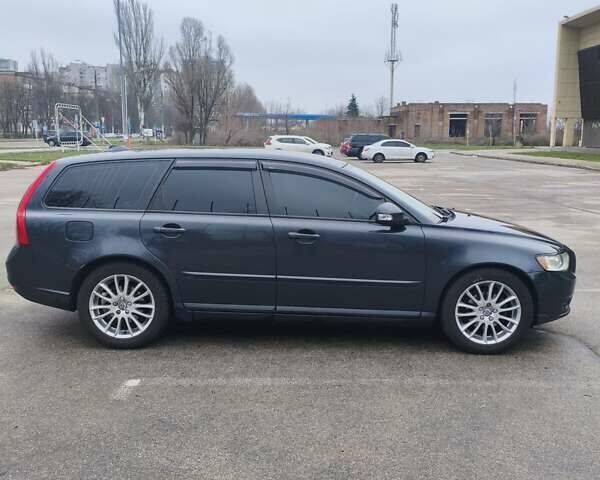 Серый Вольво В50, объемом двигателя 1.6 л и пробегом 247 тыс. км за 7800 $, фото 11 на Automoto.ua