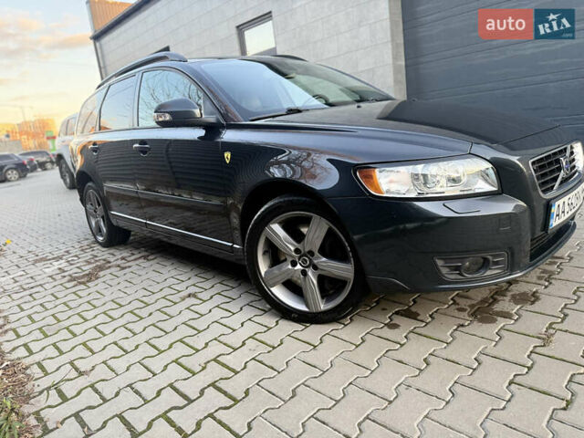 Сірий Вольво V50, об'ємом двигуна 2.4 л та пробігом 270 тис. км за 8300 $, фото 1 на Automoto.ua