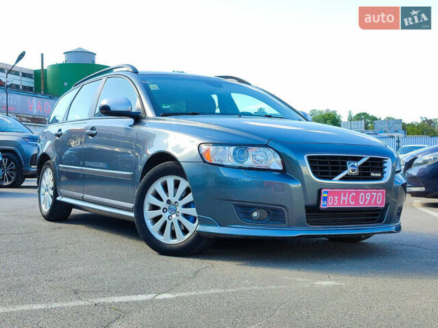 Серый Вольво В50, объемом двигателя 1.6 л и пробегом 193 тыс. км за 7999 $, фото 2 на Automoto.ua