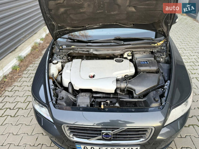 Сірий Вольво V50, об'ємом двигуна 2.4 л та пробігом 270 тис. км за 8300 $, фото 25 на Automoto.ua