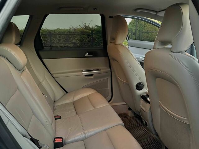 Вольво В50 2010 в Жовкве на Automoto.ua Серый Вольво В50, объемом двигателя 1.6 л и пробегом 242 тыс. км за 7500 $, фото 14 на Automoto.ua