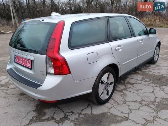 Сірий Вольво V50, об'ємом двигуна 1.6 л та пробігом 220 тис. км за 7400 $, фото 4 на Automoto.ua