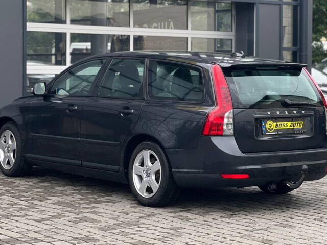 Серый Вольво В50, объемом двигателя 1.6 л и пробегом 228 тыс. км за 7300 $, фото 3 на Automoto.ua