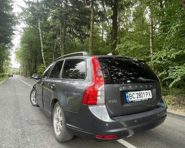 Серый Вольво В50, объемом двигателя 1.56 л и пробегом 250 тыс. км за 7999 $, фото 5 на Automoto.ua