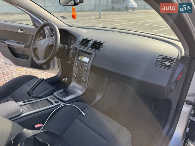 Серый Вольво В50, объемом двигателя 1.6 л и пробегом 259 тыс. км за 6850 $, фото 17 на Automoto.ua