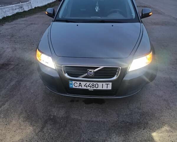 Серый Вольво В50, объемом двигателя 1.6 л и пробегом 305 тыс. км за 7150 $, фото 1 на Automoto.ua