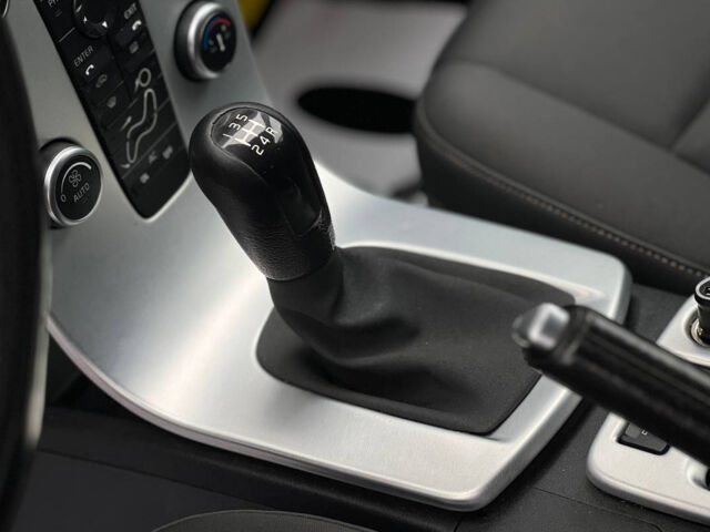 Серый Вольво В50, объемом двигателя 1.6 л и пробегом 228 тыс. км за 7300 $, фото 15 на Automoto.ua