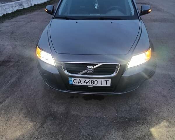Серый Вольво В50, объемом двигателя 1.6 л и пробегом 305 тыс. км за 7150 $, фото 5 на Automoto.ua